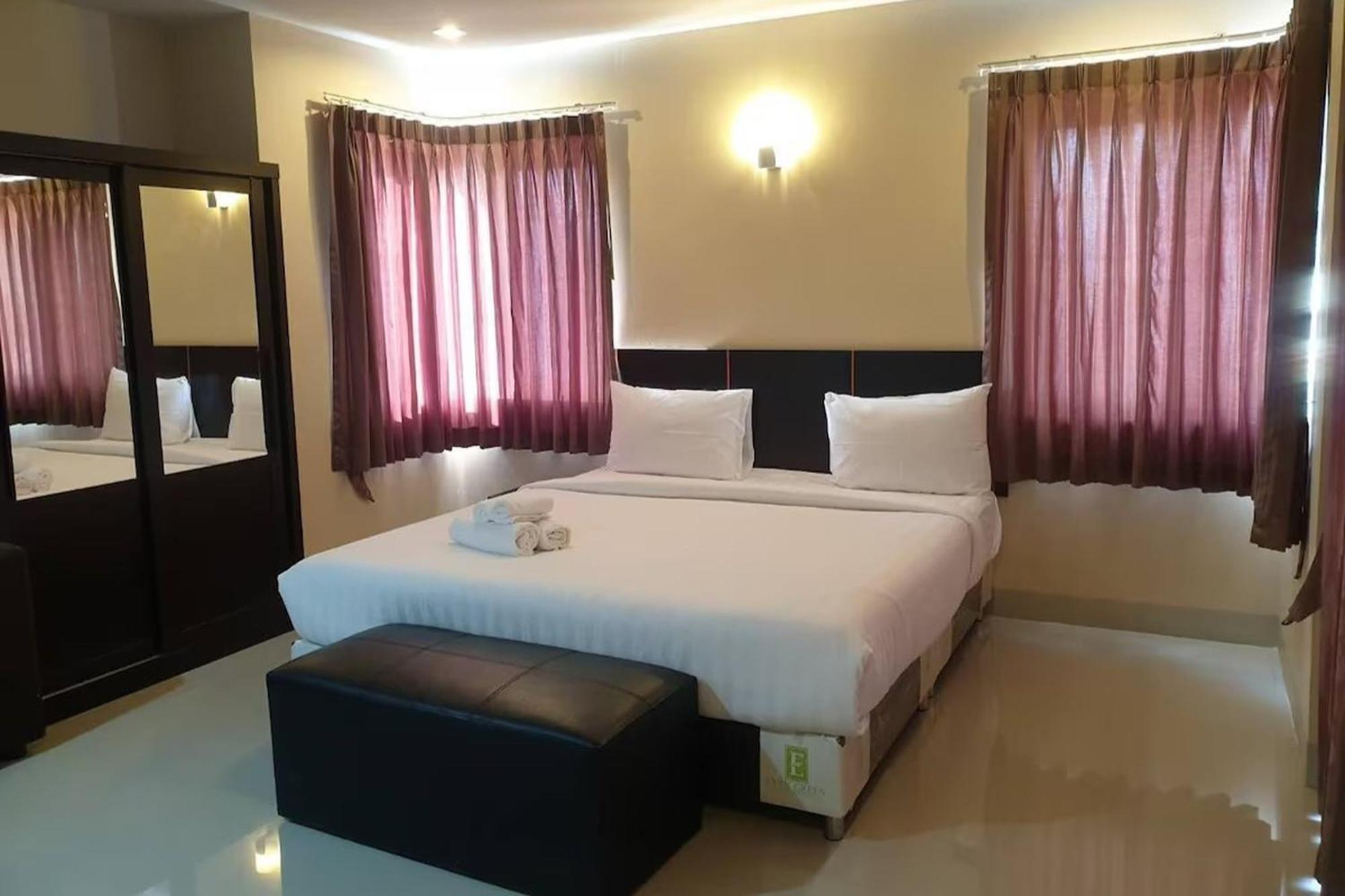 La Viva Hotel Buriram Buitenkant foto