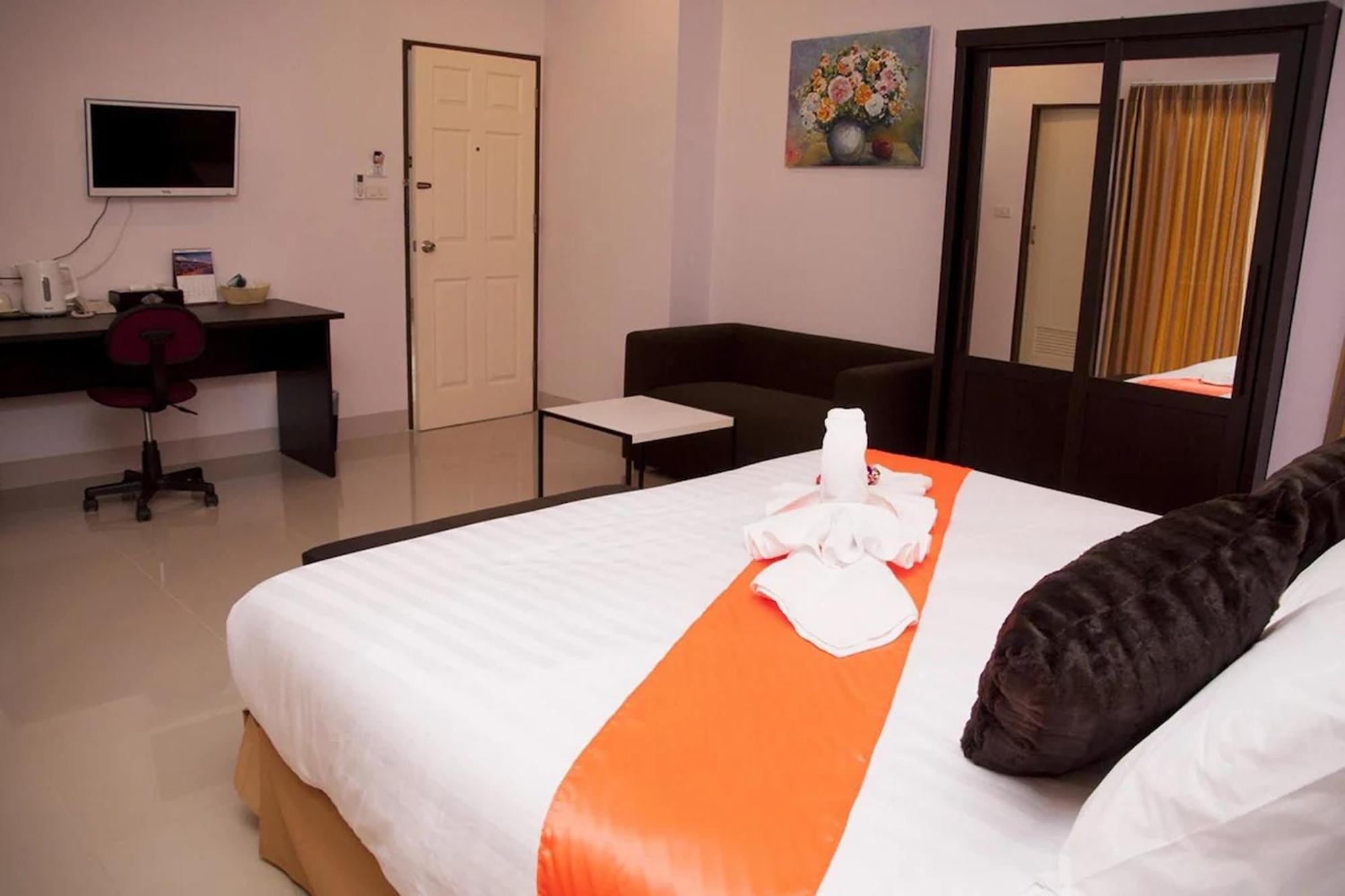 La Viva Hotel Buriram Buitenkant foto