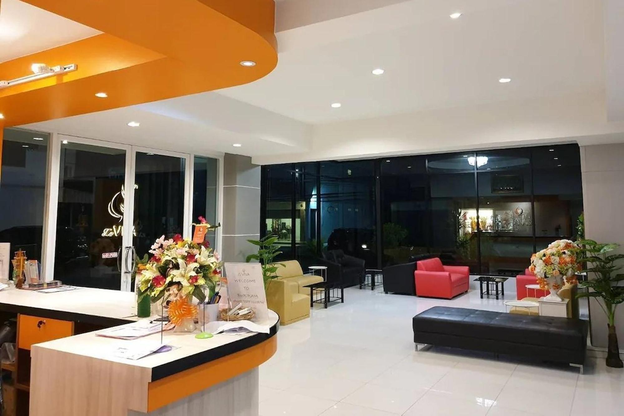 La Viva Hotel Buriram Buitenkant foto
