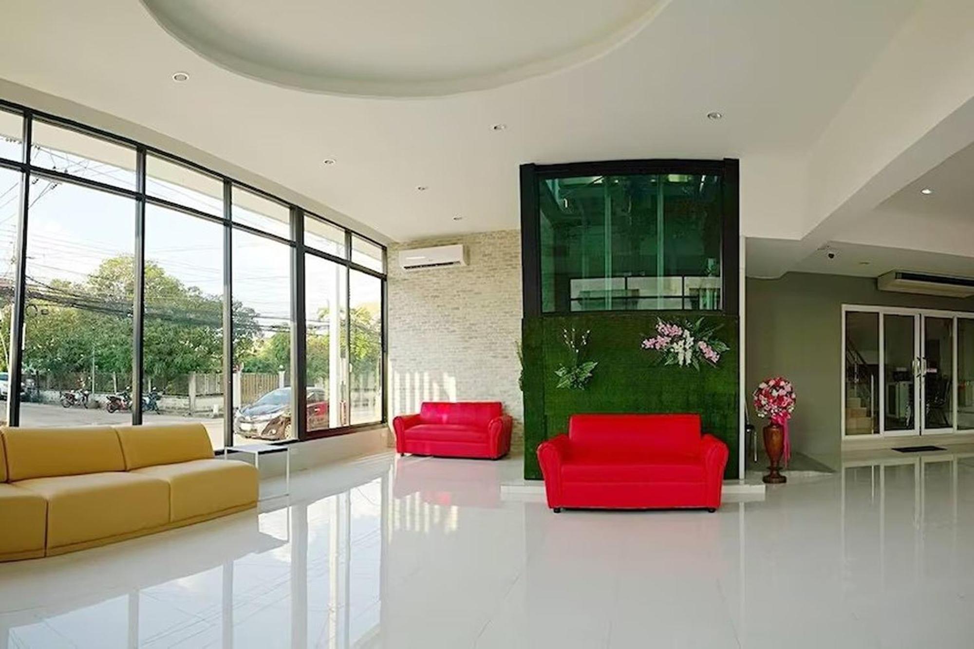 La Viva Hotel Buriram Buitenkant foto