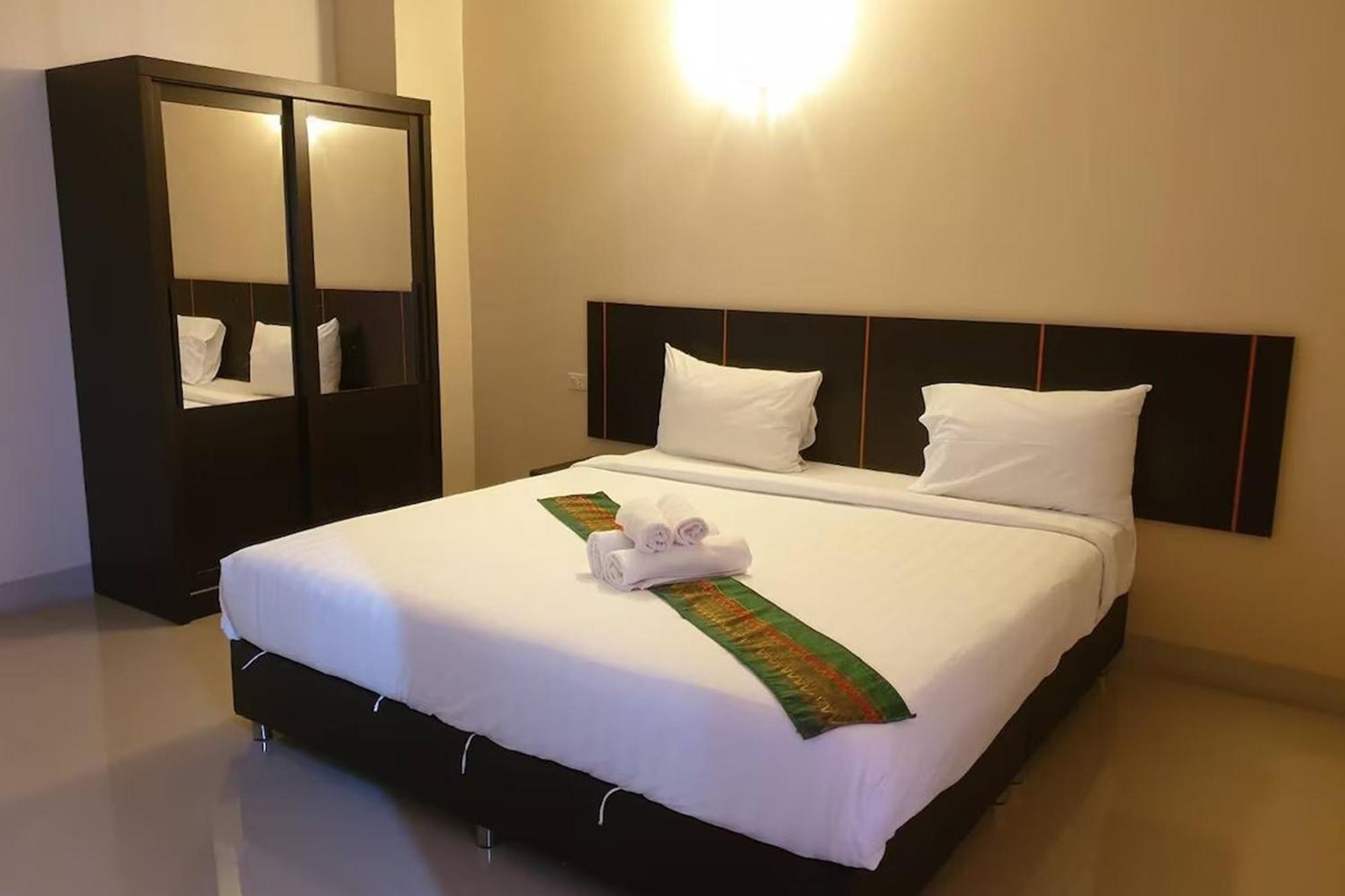 La Viva Hotel Buriram Buitenkant foto