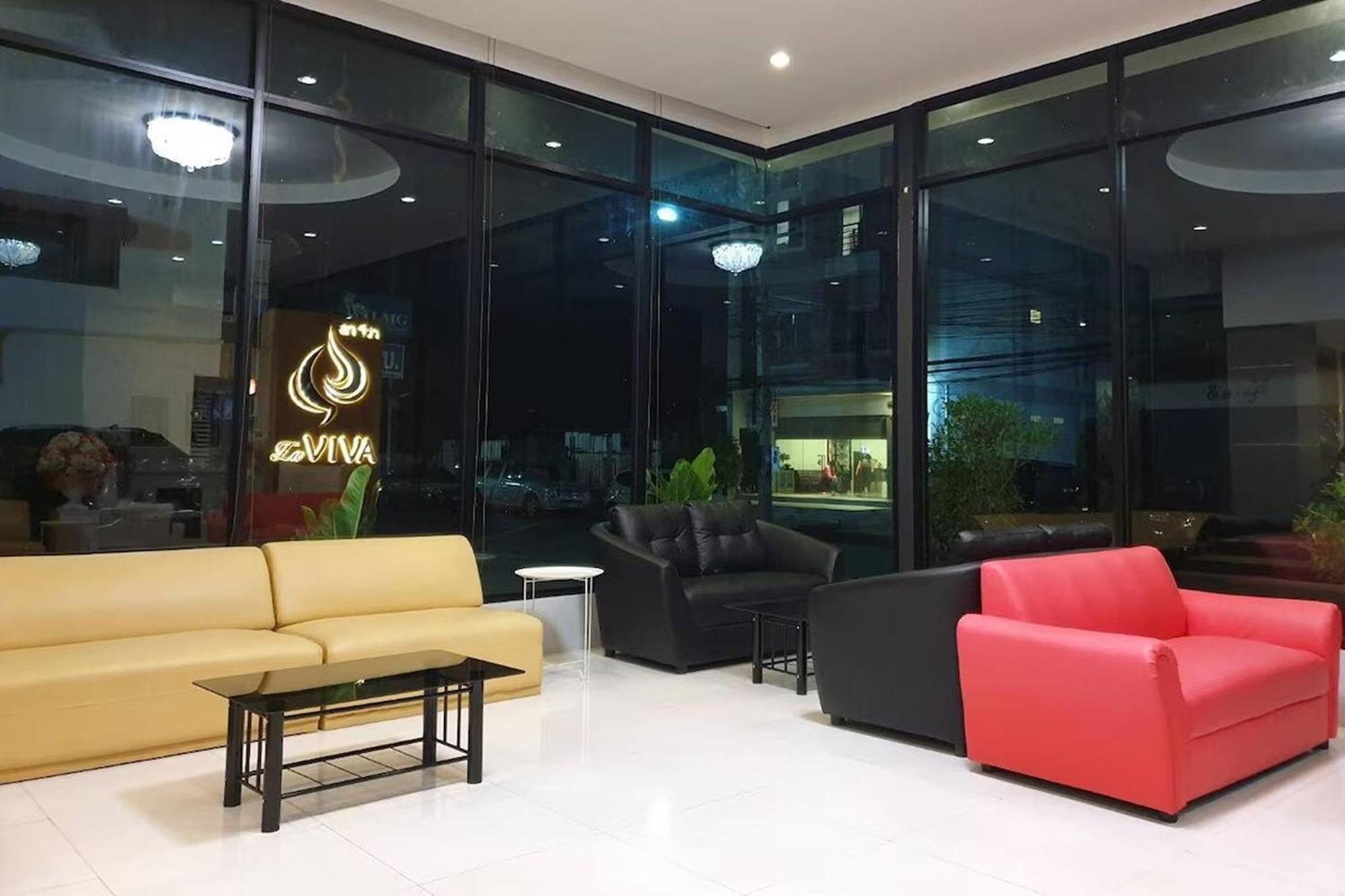 La Viva Hotel Buriram Buitenkant foto