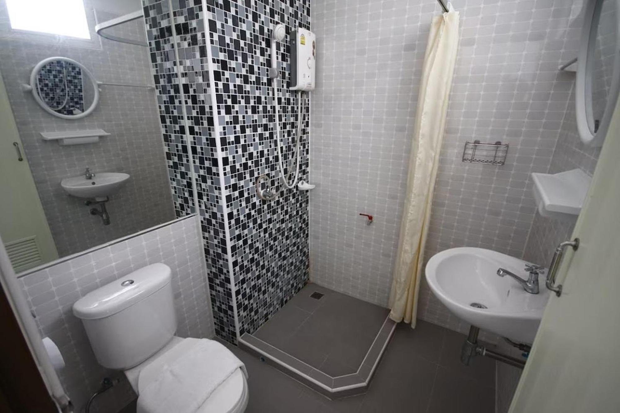 La Viva Hotel Buriram Buitenkant foto